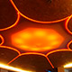 Plafond tendu avec fissures illuminées pour simuler un volcan et un lac de lave