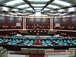 Plafond tendu Barrisol acoustique dans un parlement