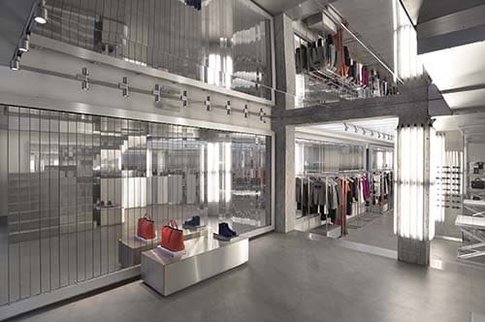 Showroom with the Barrisol Mirror solution installed