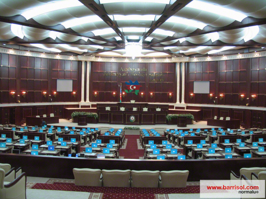 Aserbaidschaner Parlament <br><p style='text-transform: uppercase; color: #6F6F6F;'>Azerbaijan</p>